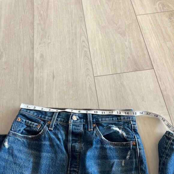 Levi’s womens distress jeans size 28/32 - Picture 6 of 11